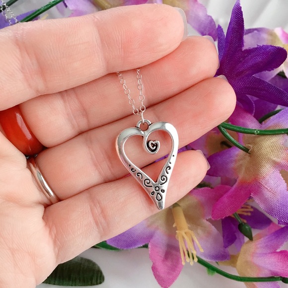🌹Silver Heart Necklace 📿 ❤️ 🌹 - Picture 4 of 6